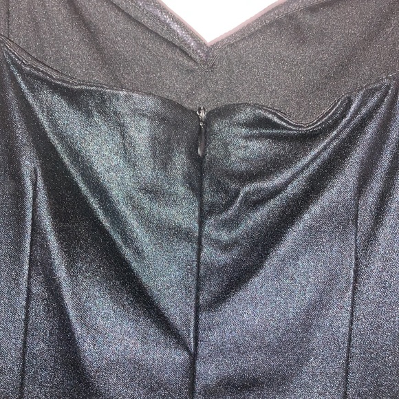 Strapless dress sequin accents - Picture 5 of 6